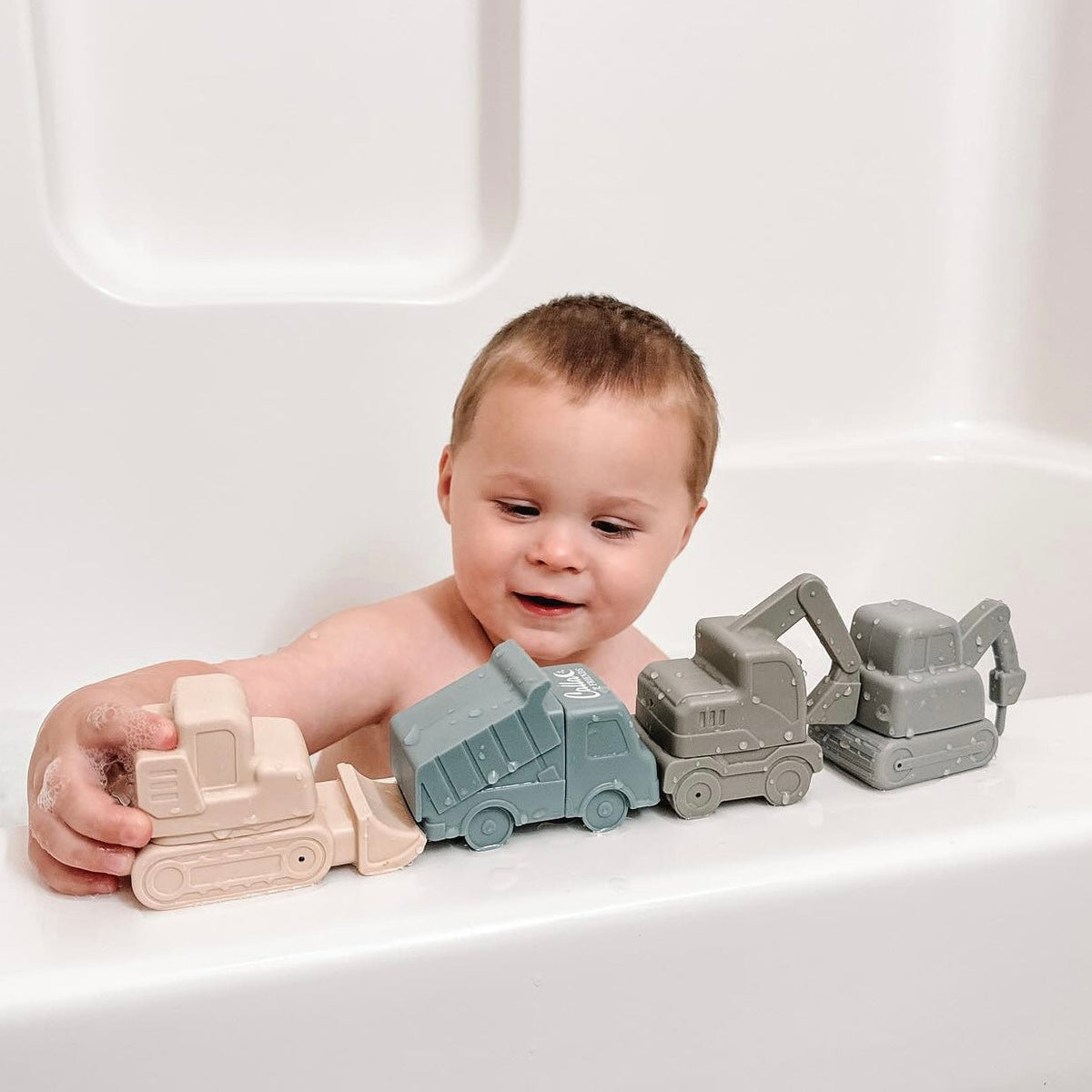 Grant’s Truck Bath Toys — Calla and Friends